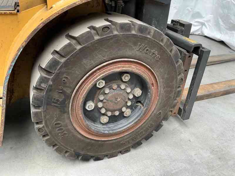 Vysokozdvižný vozík Caterpillar GP45K z roku 2006 - foto 4