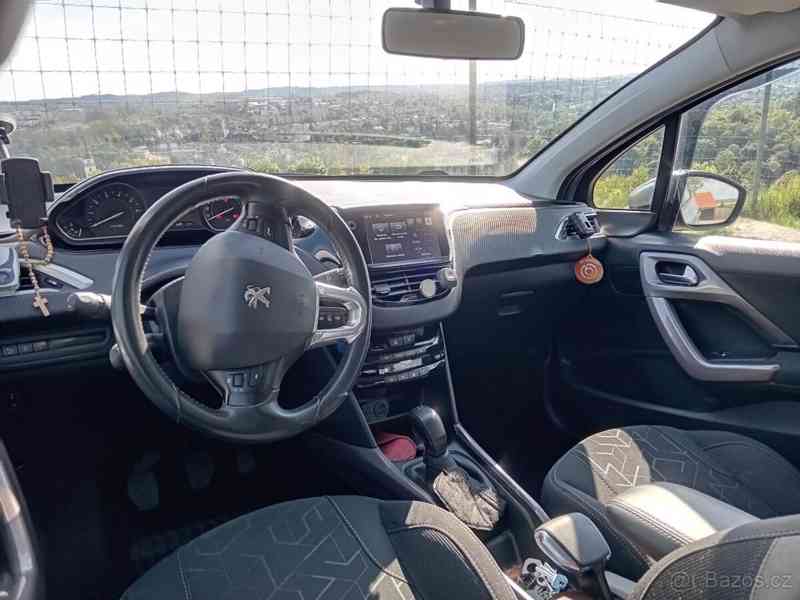 Peugeot 2008 1,2 benzín - foto 5