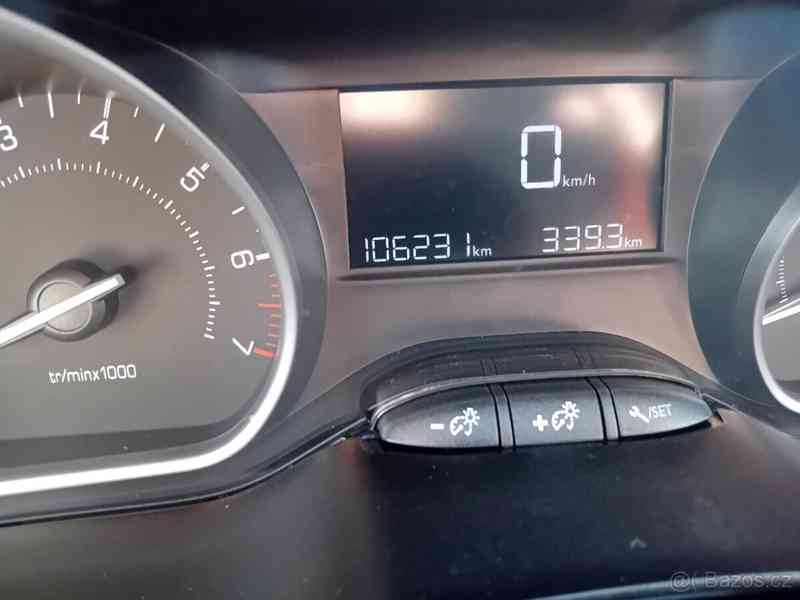 Peugeot 2008 1,2 benzín - foto 13