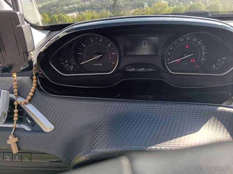 Peugeot 2008 1,2 benzín - foto 9