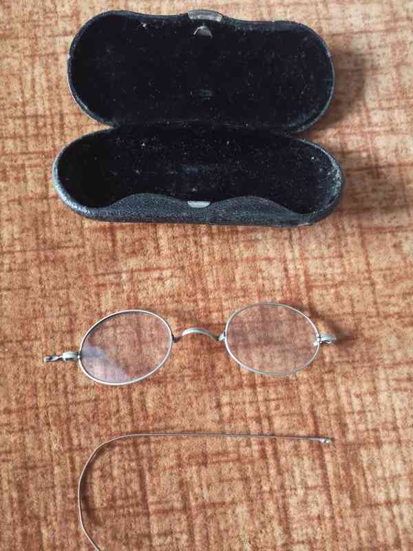  Starožitné brýle