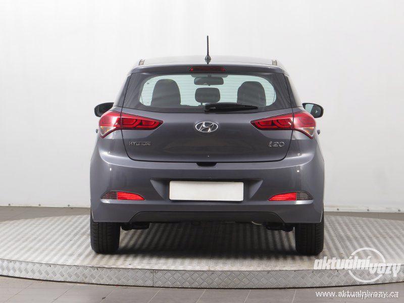 Hyundai i20 1.2, benzín, r.v. 2018 - foto 8
