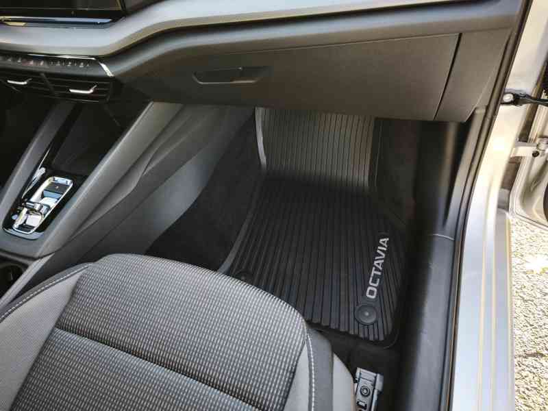 Škoda Octavia Combi, 2.0 TDI 4x4 TDI DSG Fresh ČR DPH tažné - foto 35