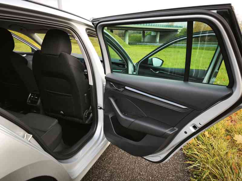 Škoda Octavia Combi, 2.0 TDI 4x4 TDI DSG Fresh ČR DPH tažné - foto 23