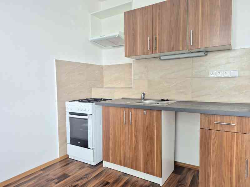 Byt 1+1 v centru města - foto 8