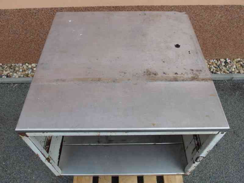 Kovový stůl - foto 3