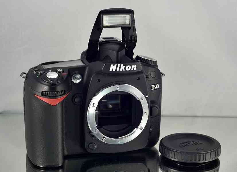 Nikon D90 **APS-C CMOS 12,3 MPix*HDV 19000 Exp. - foto 4