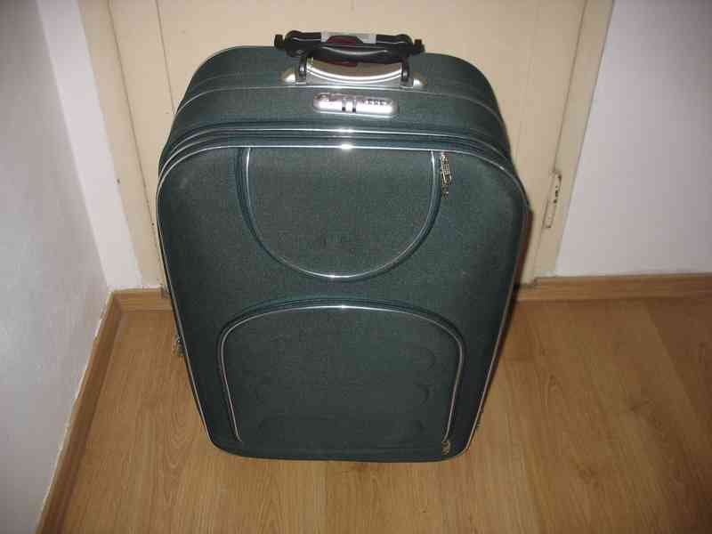 Velký cestovní kufr - jednou použitý.