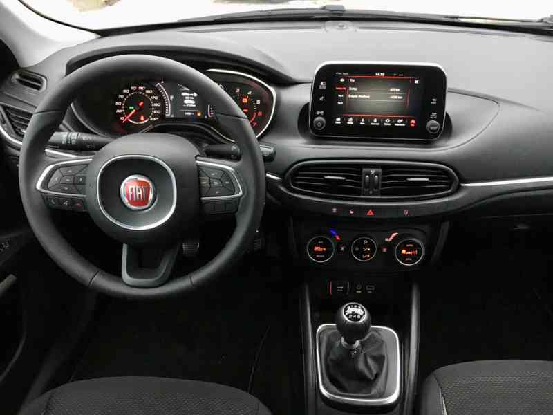 Fiat tipo 2016 obrazovka