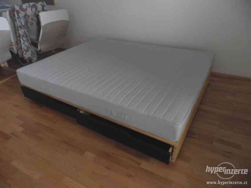 Prodám postel Mandal z IKEA s kvalitní matraci - foto 1