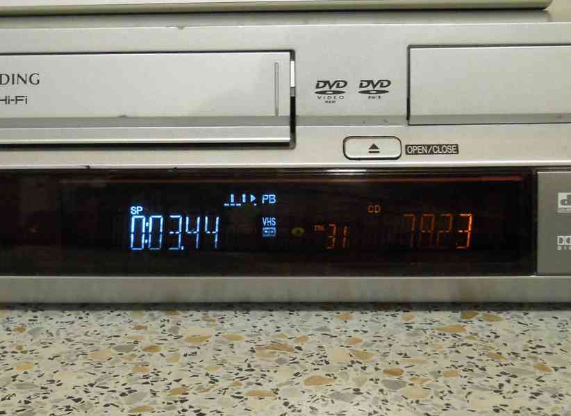 ⚠️VHS-DVD rekordér Panasonic DMR ES30 - foto 4