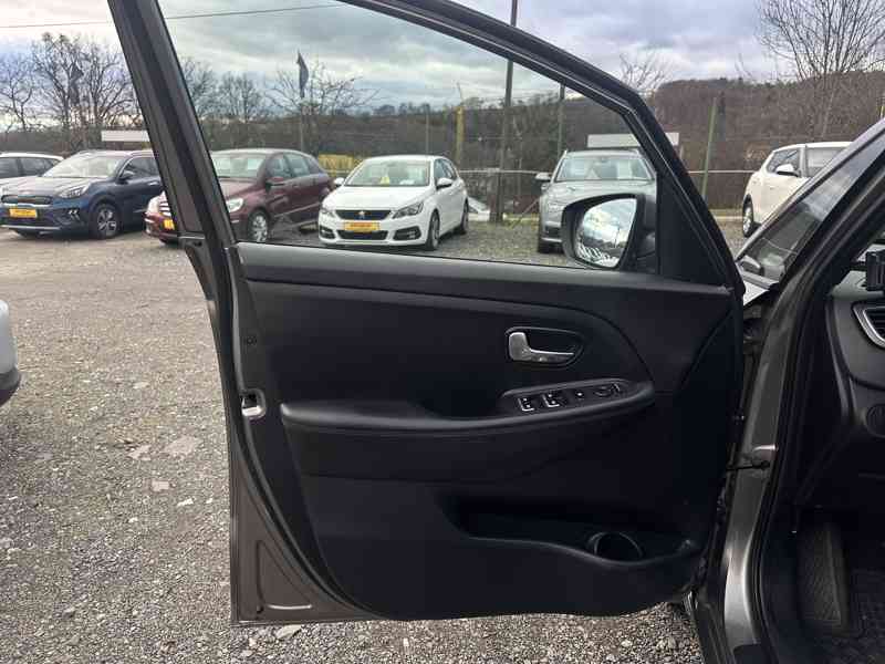 Kia Carens 1.7CRDi 104kW/7-míst/ČR/1MAJ - foto 11