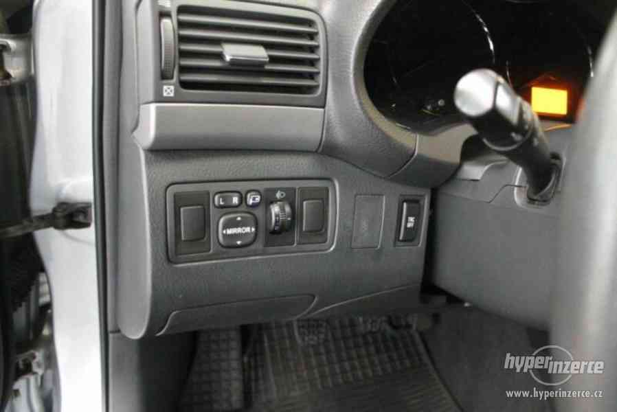 Toyota Avensis 2.0 VVT-i Combi Travel benzín 108kw - foto 16