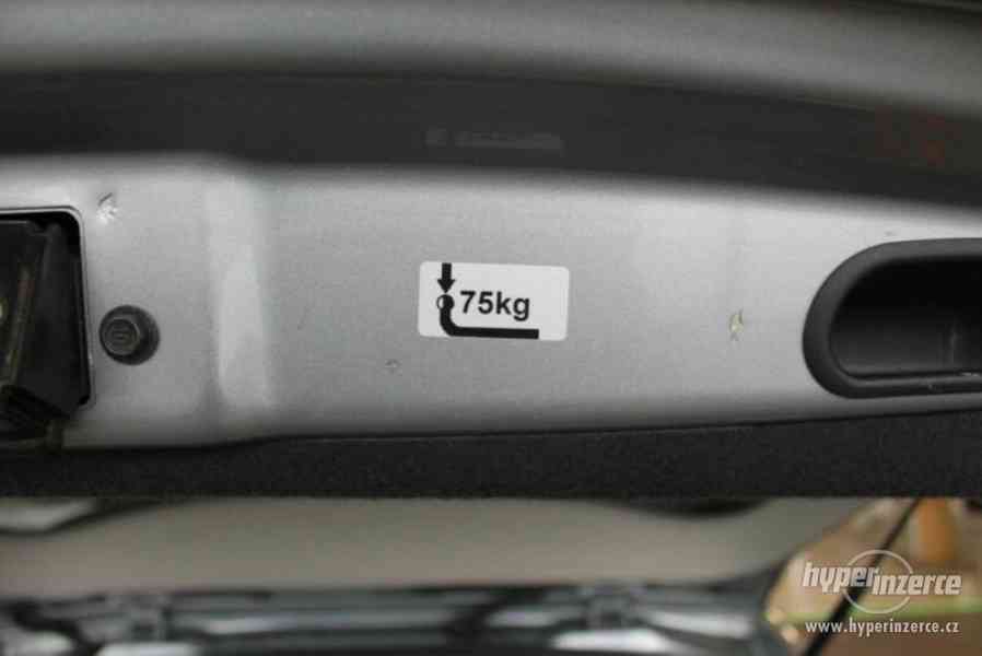 Toyota Avensis 2.0 VVT-i Combi Travel benzín 108kw - foto 20