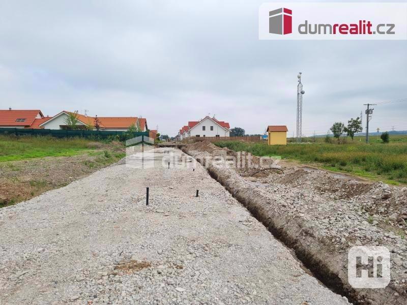 Prodej stavebních pozemků v obci Veltrusy - foto 7