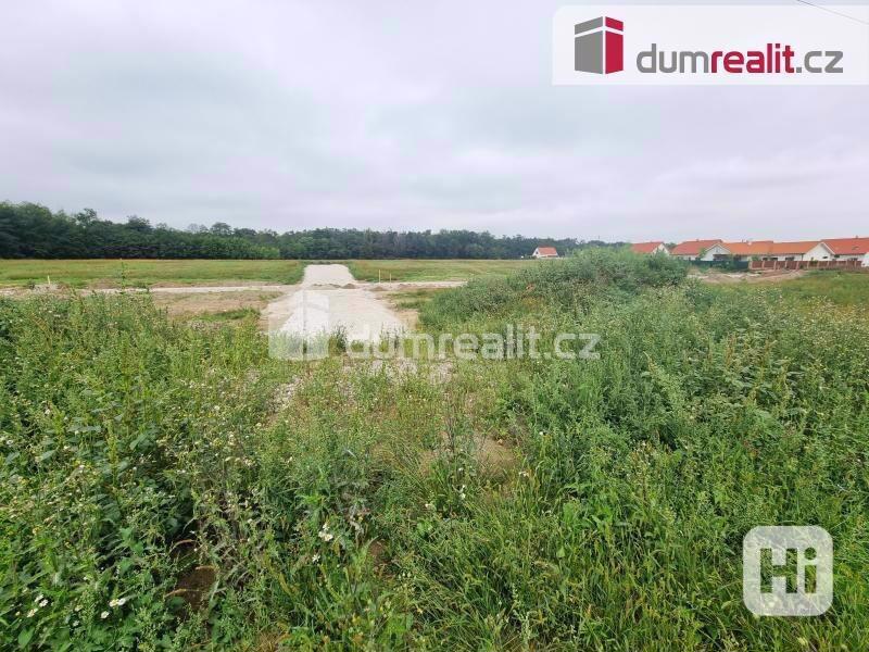 Prodej stavebních pozemků v obci Veltrusy - foto 5