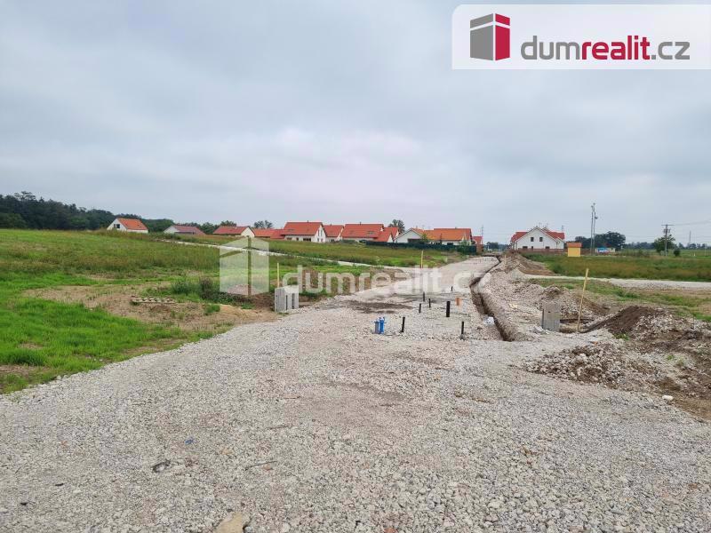 Prodej stavebních pozemků v obci Veltrusy - foto 2