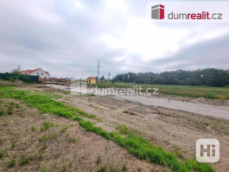 Prodej stavebních pozemků v obci Veltrusy - foto 8