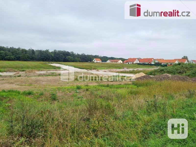Prodej stavebních pozemků v obci Veltrusy - foto 4