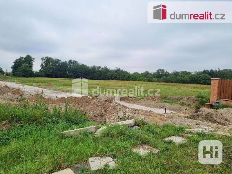 Prodej stavebních pozemků v obci Veltrusy - foto 9