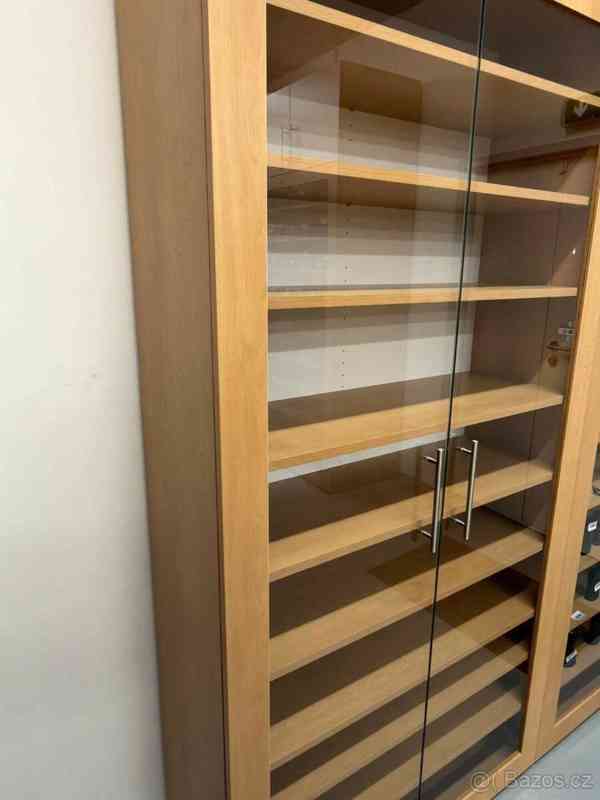 Prodám krásnou vitrínu dekor dub - foto 4