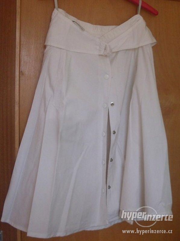 bílá propínací sukně - foto 3