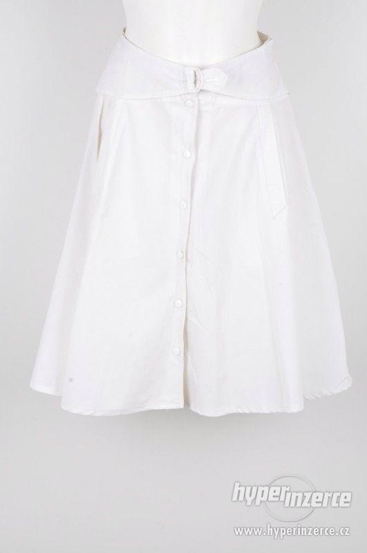 bílá propínací sukně - foto 4