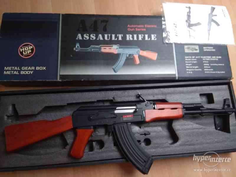 Airsoftová zbraň AK-47, celokovová, dřevěná - foto 2