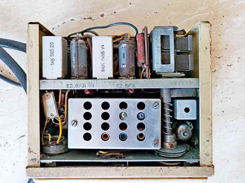 Staré autorádio TESLA 2101BV "Orlík" - foto 7