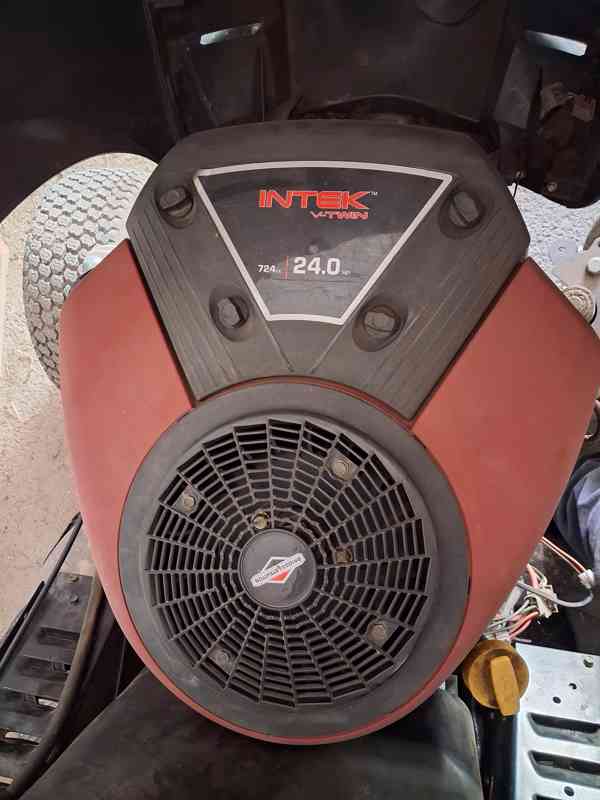 Zahradní traktor - foto 5