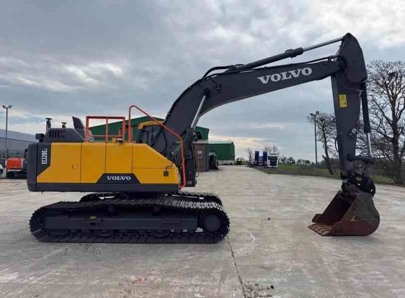 Bagr / Rypadlo Volvo Ec 220 EL - foto 2