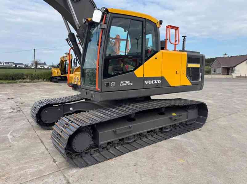 Bagr / Rypadlo Volvo Ec 220 EL - foto 5