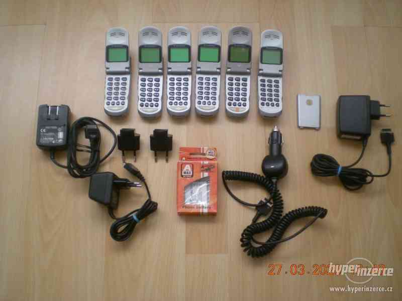 Motorola V50 - véčkové mobilní telefony z r.2000 od 450,-Kč - foto 1