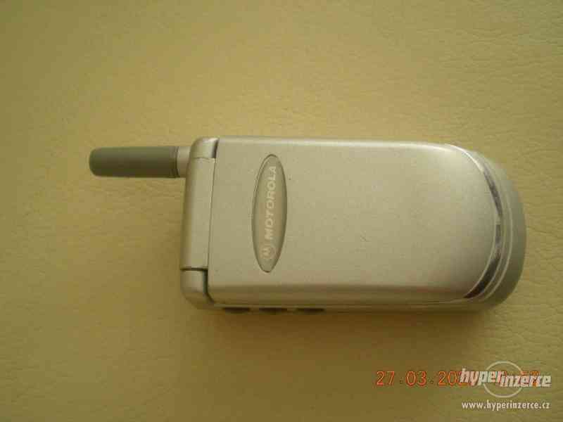Motorola V50 - véčkové mobilní telefony z r.2000 od 450,-Kč - foto 2