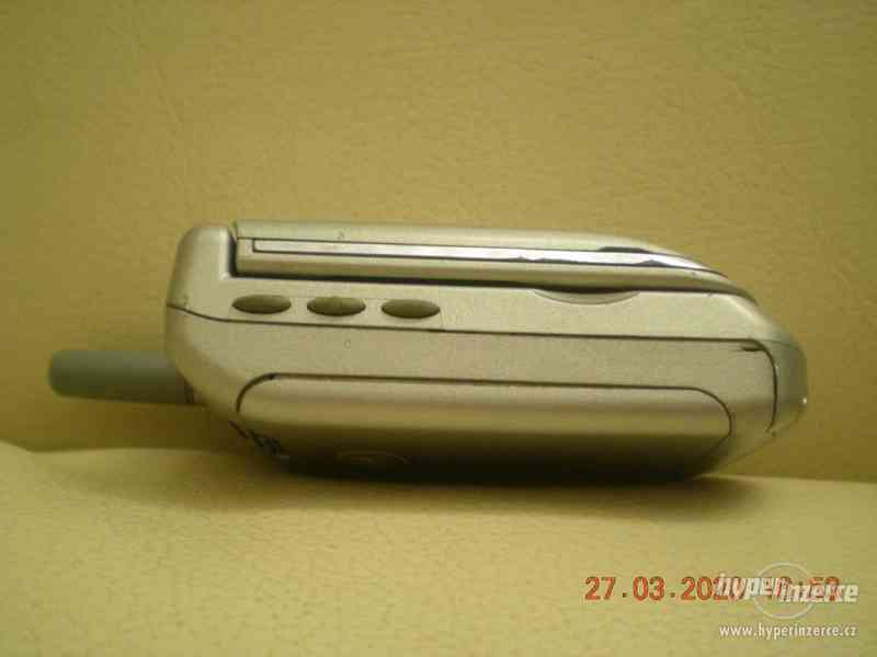 Motorola V50 - véčkové mobilní telefony z r.2000 od 450,-Kč - foto 5