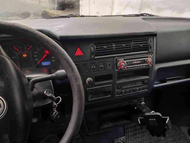 VW  CARAVELLE r.v.2003 - foto 12