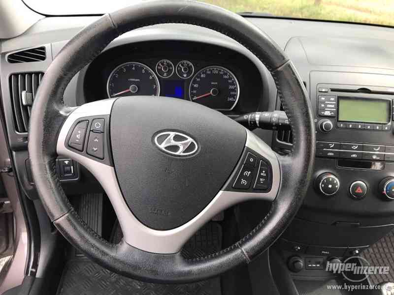 Hyundai i30 - najeto pouze 46tis km - foto 14