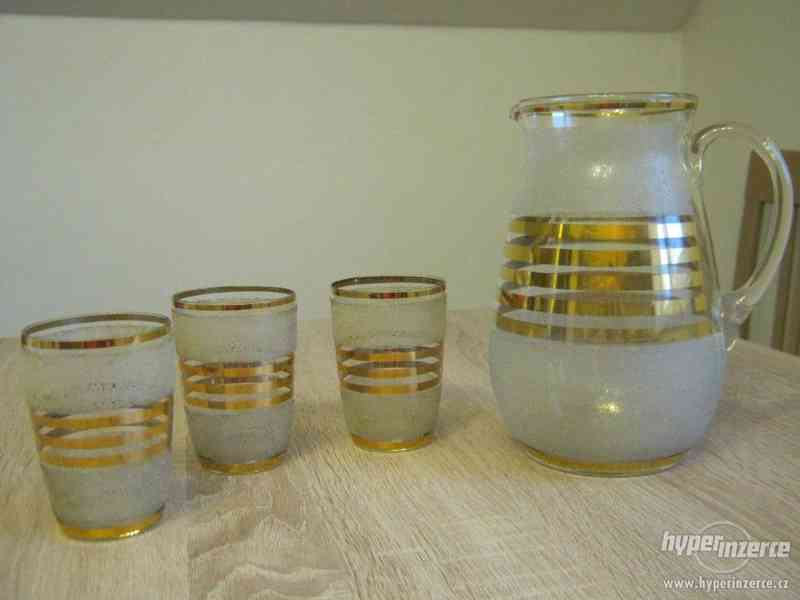 Starožitný džbán a sklenice se zlatými proužky - foto 1