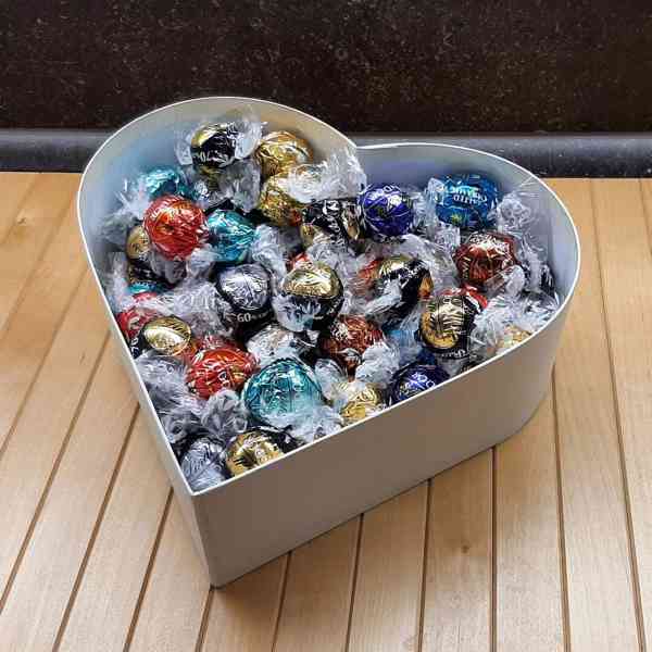 Dárkový box ve tvaru srdce s čokoládou od Lindt (srdce) - foto 1