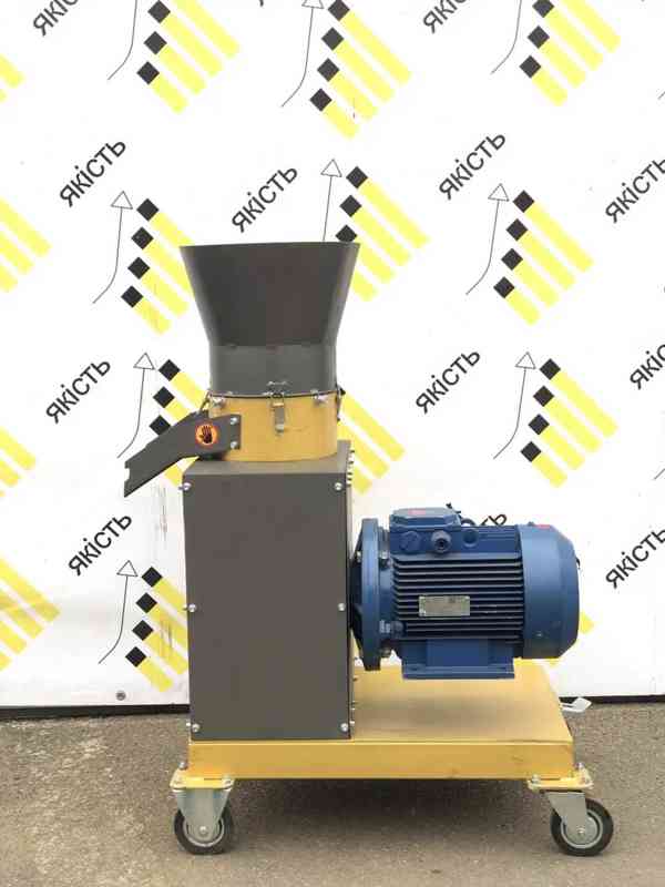Motorový granulátor na pelety a krmiva PZ-150(M)  - foto 1