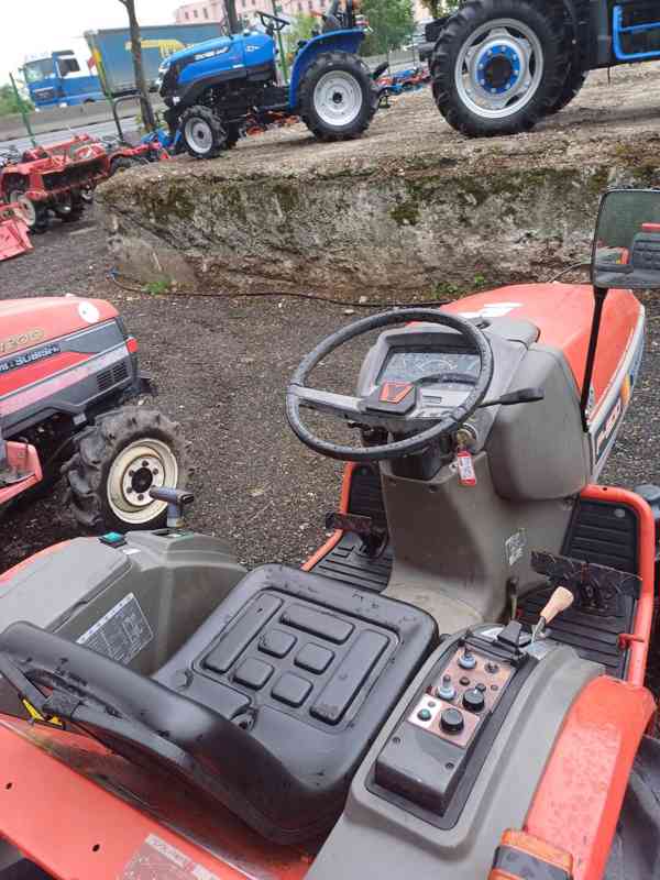 Traktor KUBOTA ASTE-A17 - foto 3