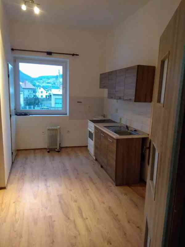 Pronájem bytu 1+1 32 m² - foto 3