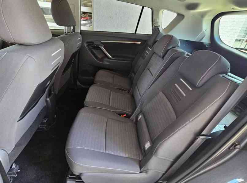 Toyota Verso 1.8i Edition-S benzín 108kw - foto 9