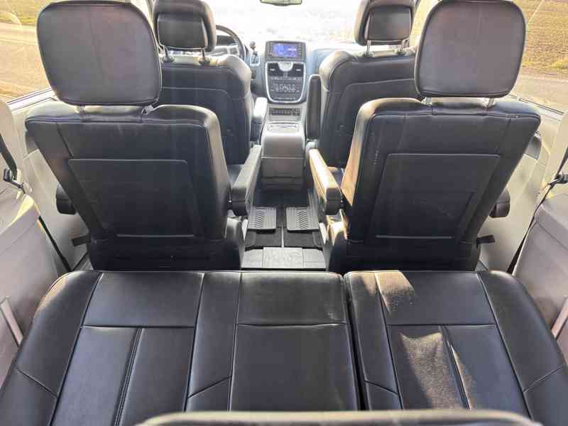 Chrysler Town Country 3,6 Limited 2x DVD CREW ÚHLY 2014 - foto 8