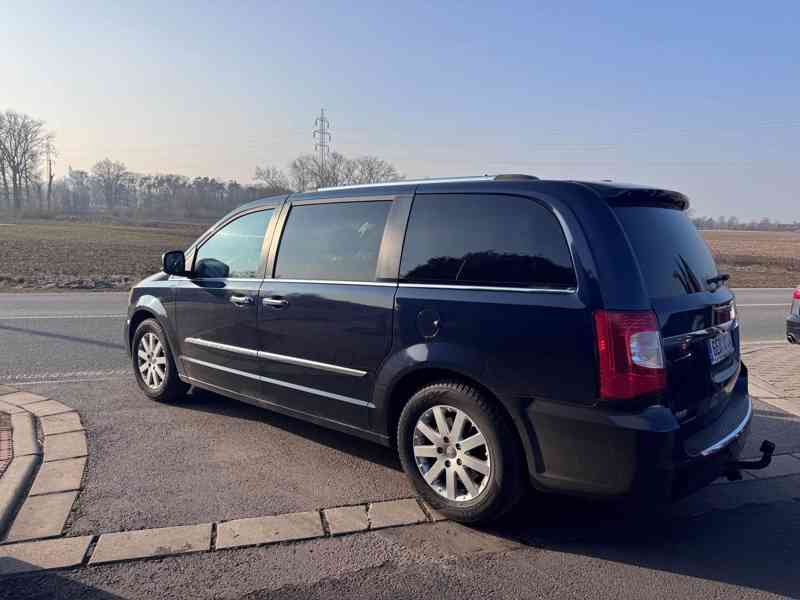 Chrysler Town Country 3,6 Limited 2x DVD CREW ÚHLY 2014 - foto 3