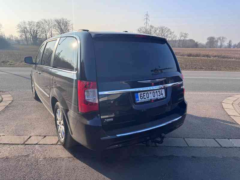 Chrysler Town Country 3,6 Limited 2x DVD CREW ÚHLY 2014 - foto 5