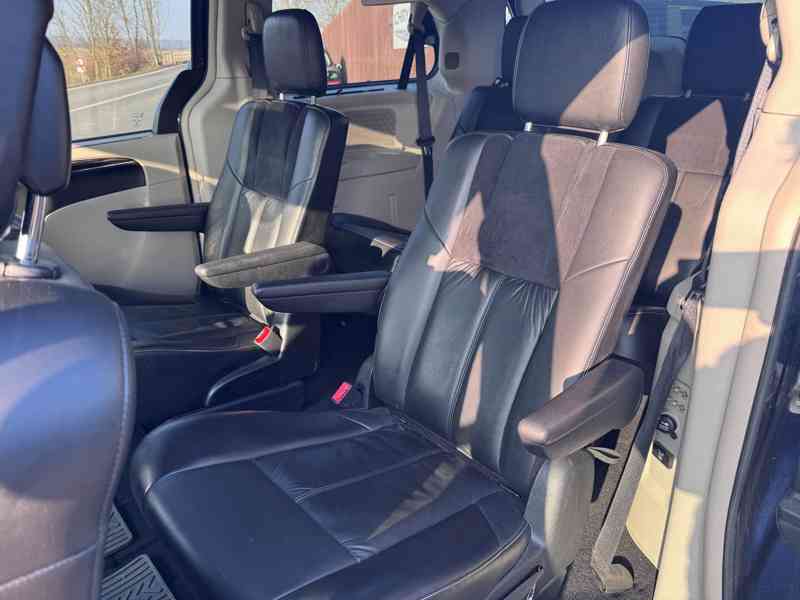 Chrysler Town Country 3,6 Limited 2x DVD CREW ÚHLY 2014 - foto 16