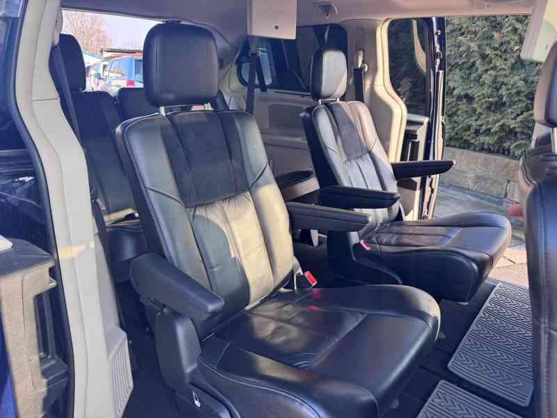 Chrysler Town Country 3,6 Limited 2x DVD CREW ÚHLY 2014 - foto 10