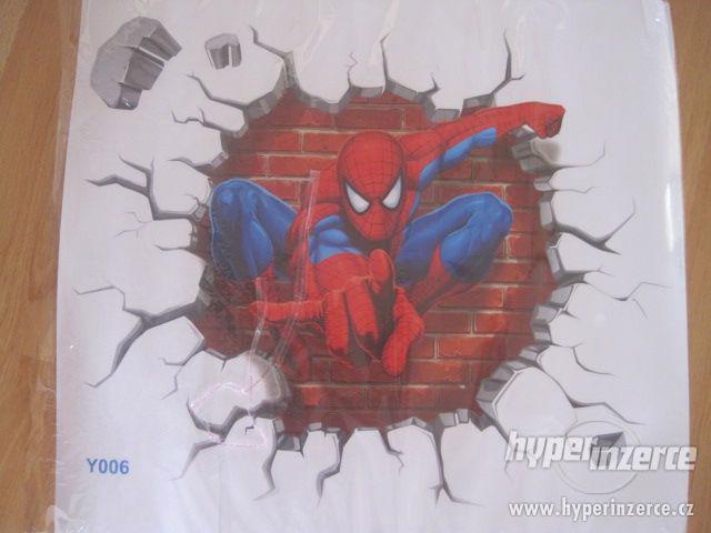 NOVÁ 3D samolepka na zeď Spiderman - foto 1
