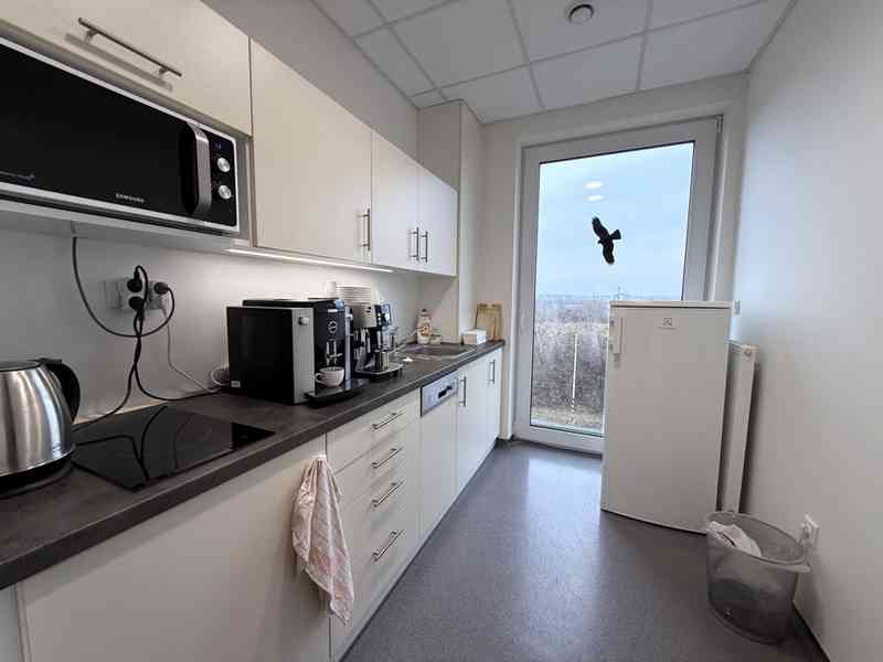 PRONÁJEM MODERNÍ KANCELÁŘE 20 M², BRNO – HORNÍ HERŠPICE - foto 14